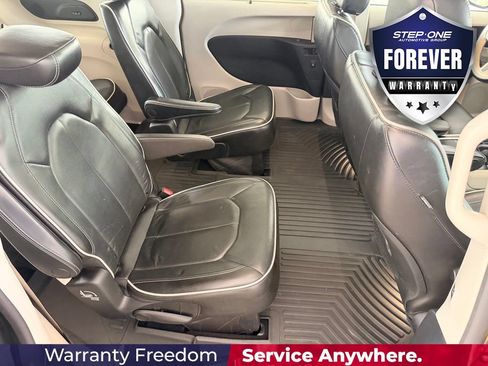Used 2021 Chrysler Pacifica Limited AWD/4WD image 33