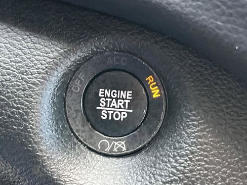 Used 2023 Jeep Cherokee Altitude Lux image 29