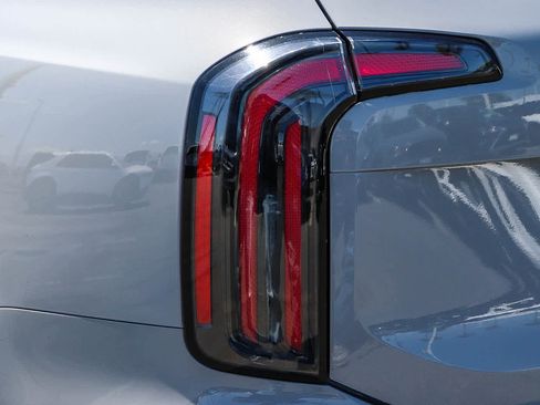 Used 2024 Kia Telluride EX X-Line AWD/4WD image 9
