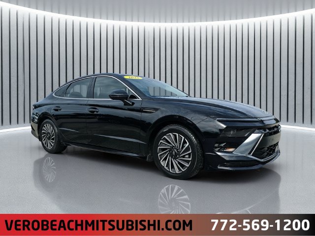 Used 2025 Hyundai Sonata Limited FWD image 1