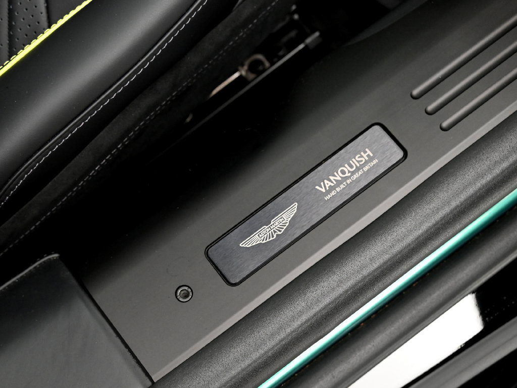 Used 2025 Aston Martin Vanquish RWD image 17