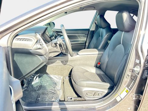 Used 2023 Toyota Camry XSE FWD image 11