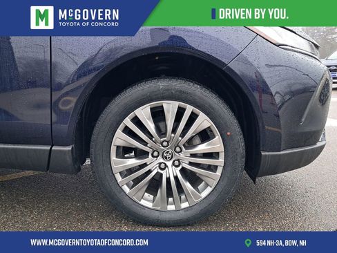 Used 2022 Toyota Venza XLE image 9