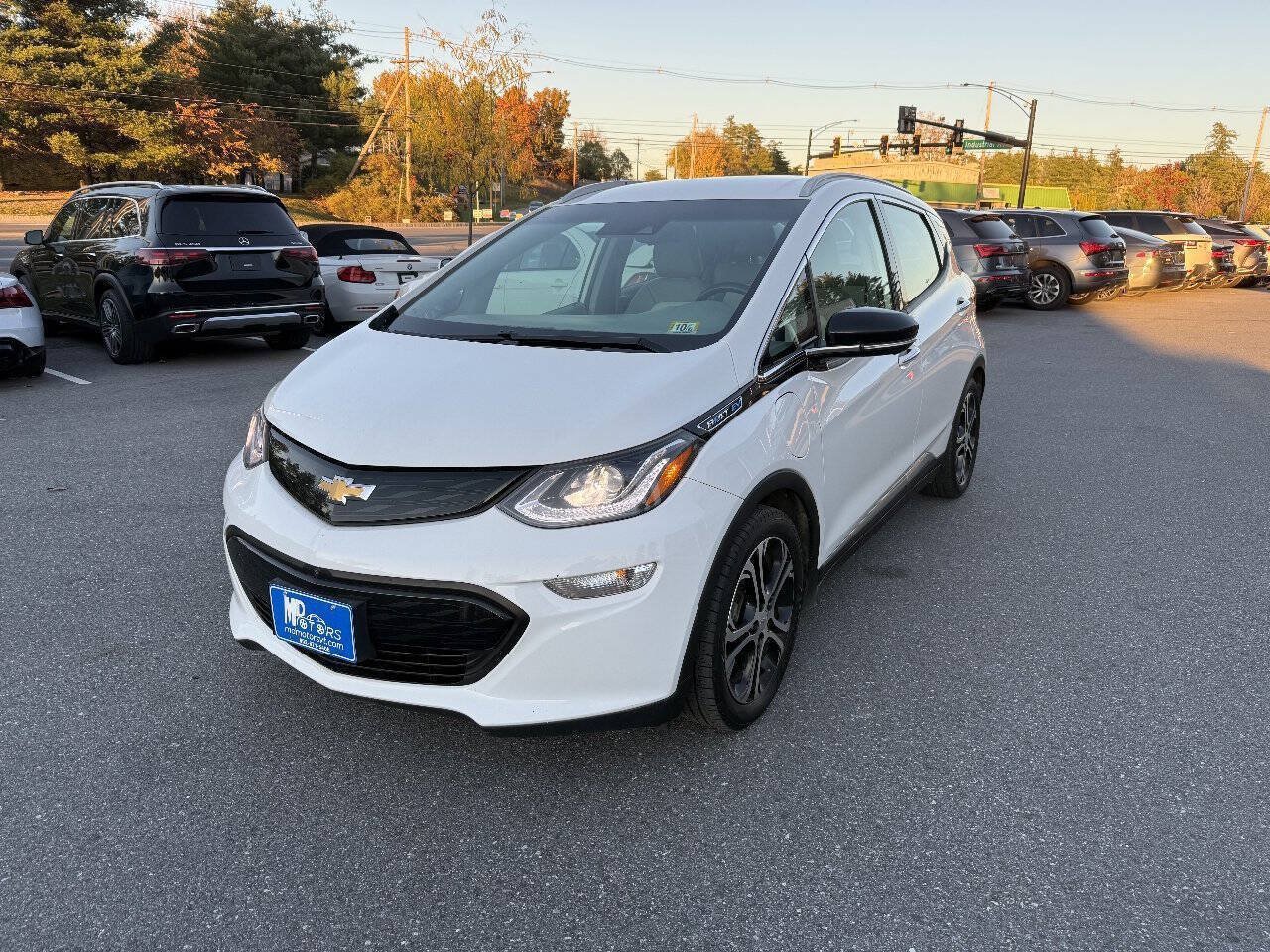 Used 2017 Chevrolet Bolt Premier w/ Driver Confidence II Package FWD image 2
