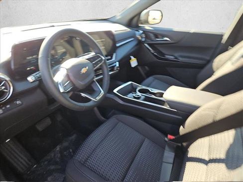 New 2026 Chevrolet Equinox LT image 2