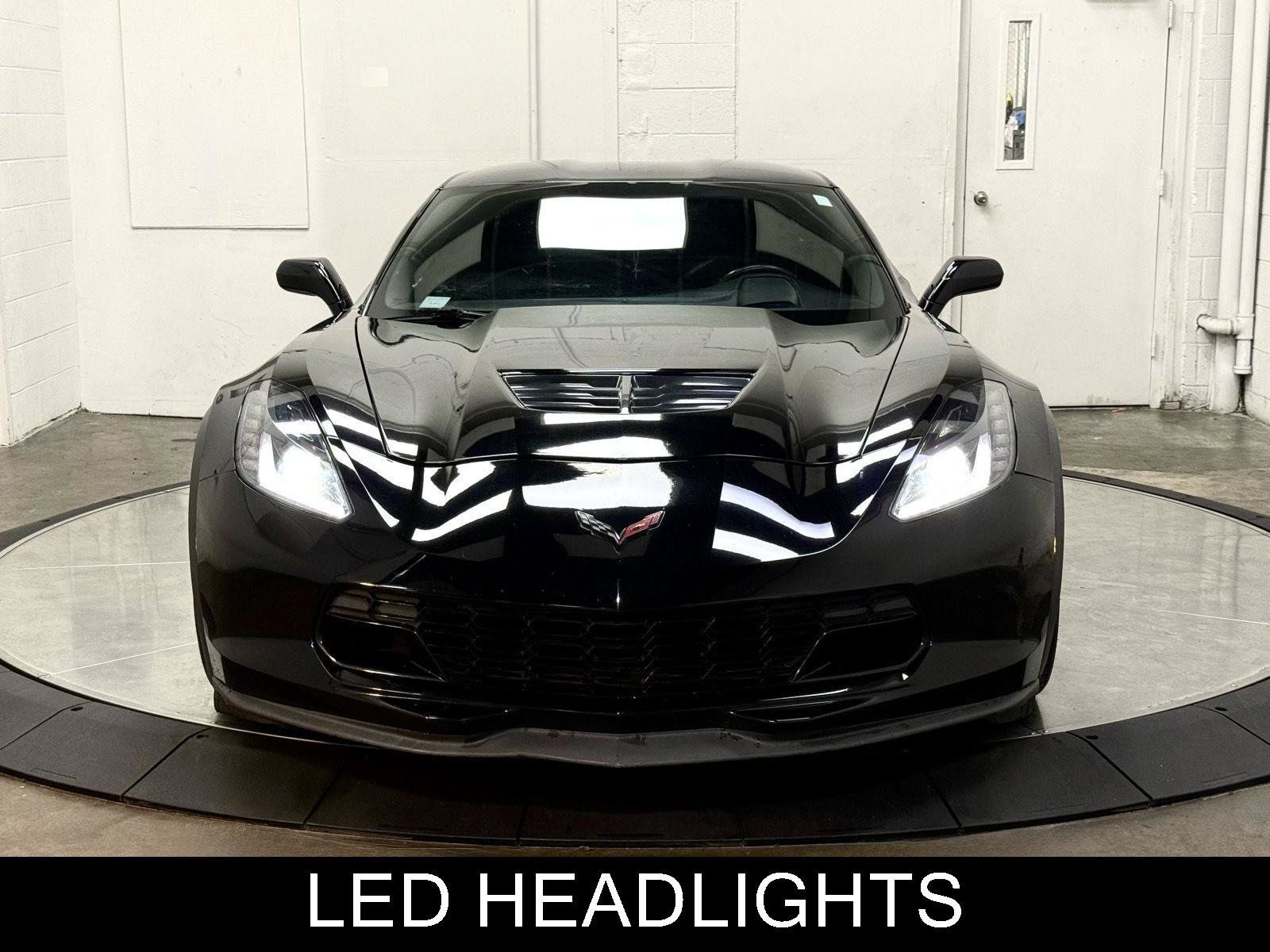 Used 2015 Chevrolet Corvette Z06 w/ 3LZ Preferred Equipment Group RWD image 3