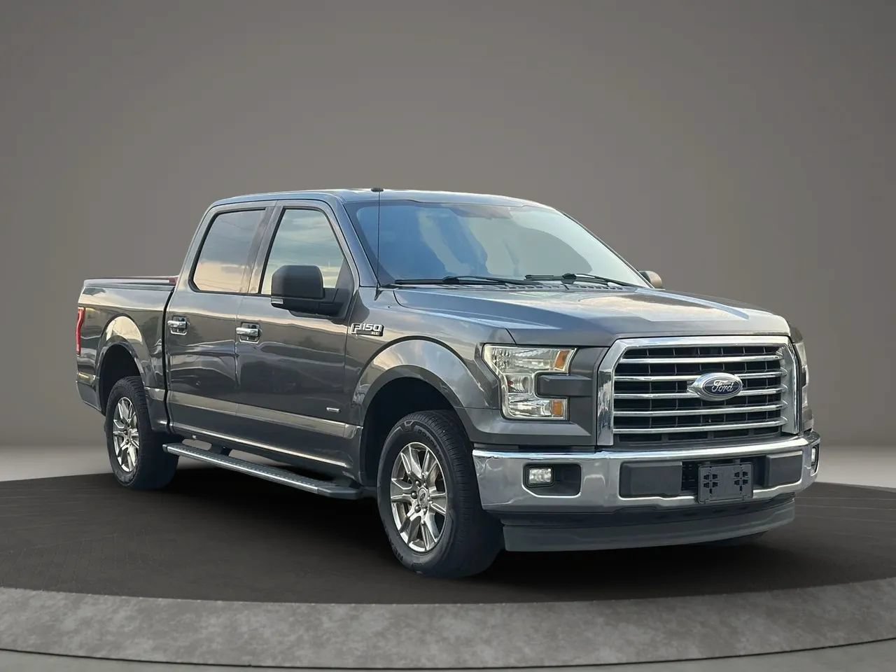 Used 2017 Ford F150 XLT w/ Equipment Group 302A Luxury RWD image 3