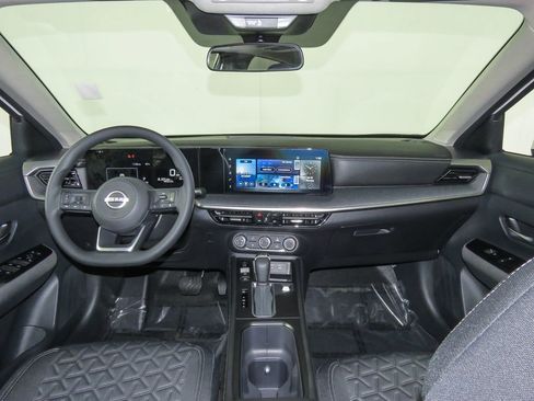 Certified 2025 Nissan Kicks SV w/ Charging Package image 14