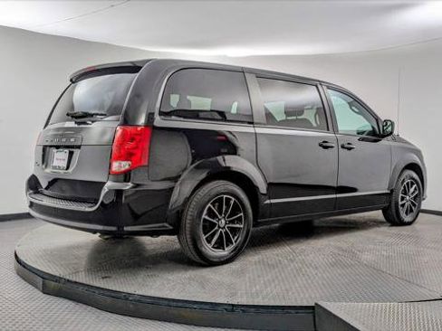 Used 2018 Dodge Grand Caravan SE image 8