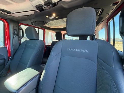 Used 2019 Jeep Wrangler Unlimited Sahara w/ Uconnect 4C Nav & Sound Group image 12