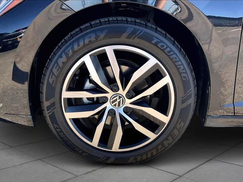 Used 2025 Volkswagen Jetta SE image 11