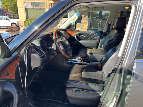 Used 2016 INFINITI QX80 4WD w/ Deluxe Technology Package image 4