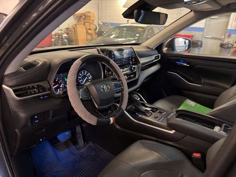 Used 2020 Toyota Highlander XLE image 33