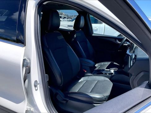 Used 2025 Ford Escape SE FWD image 13