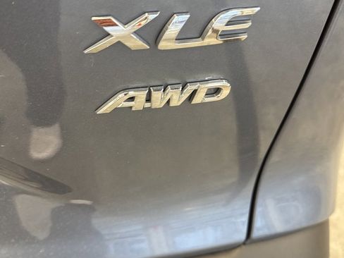 Used 2023 Toyota Corolla Cross XLE image 15