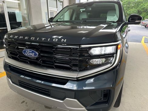 New 2026 Ford Expedition Max Platinum w/ Platinum Ultimate Package AWD/4WD image 1