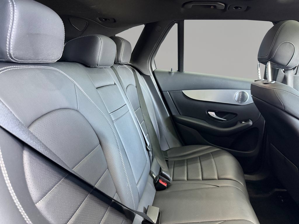 Used 2019 Mercedes-Benz GLC 350e 4MATIC w/ Premium Package image 24