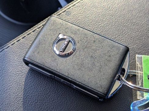 Certified 2023 Volvo XC90 B5 Plus w/ Protection Package Premier image 38