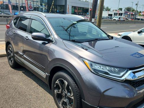 Used 2018 Honda CR-V Touring image 2