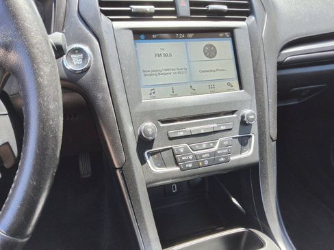 Used 2018 Ford Fusion SE w/ Equipment Group 201A FWD image 19