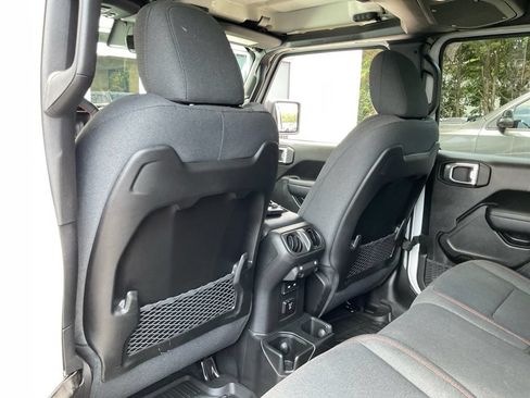 Used 2024 Jeep Gladiator Rubicon w/ Technology Group AWD/4WD image 30
