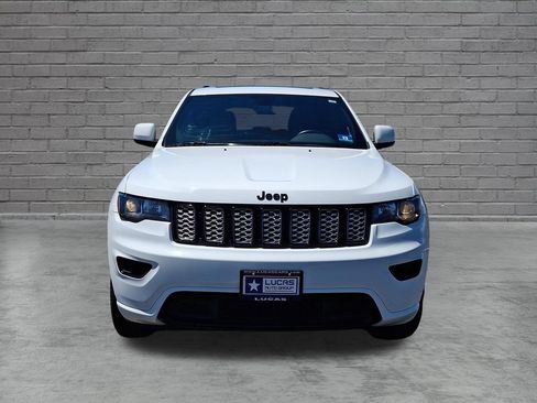 Used 2019 Jeep Grand Cherokee Altitude AWD/4WD image 4