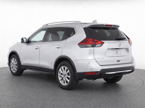 Used 2017 Nissan Rogue SV FWD image 3