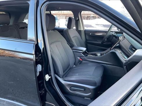 Used 2023 Jeep Grand Cherokee Laredo AWD/4WD image 11