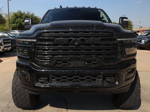 Used 2025 RAM 2500 Limited AWD/4WD image 2