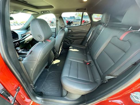 Used 2024 Chevrolet Trax RS w/ Sunroof Package FWD image 17