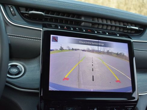 Used 2024 Jeep Grand Cherokee Limited image 24