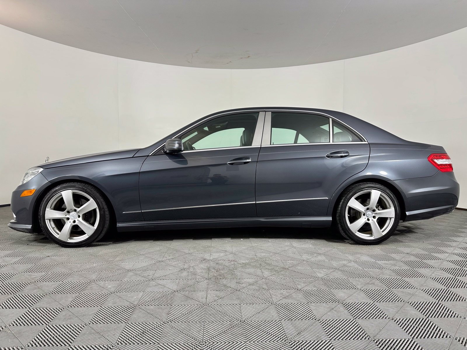 Used 2011 Mercedes-Benz E 350 4MATIC Sedan image 13
