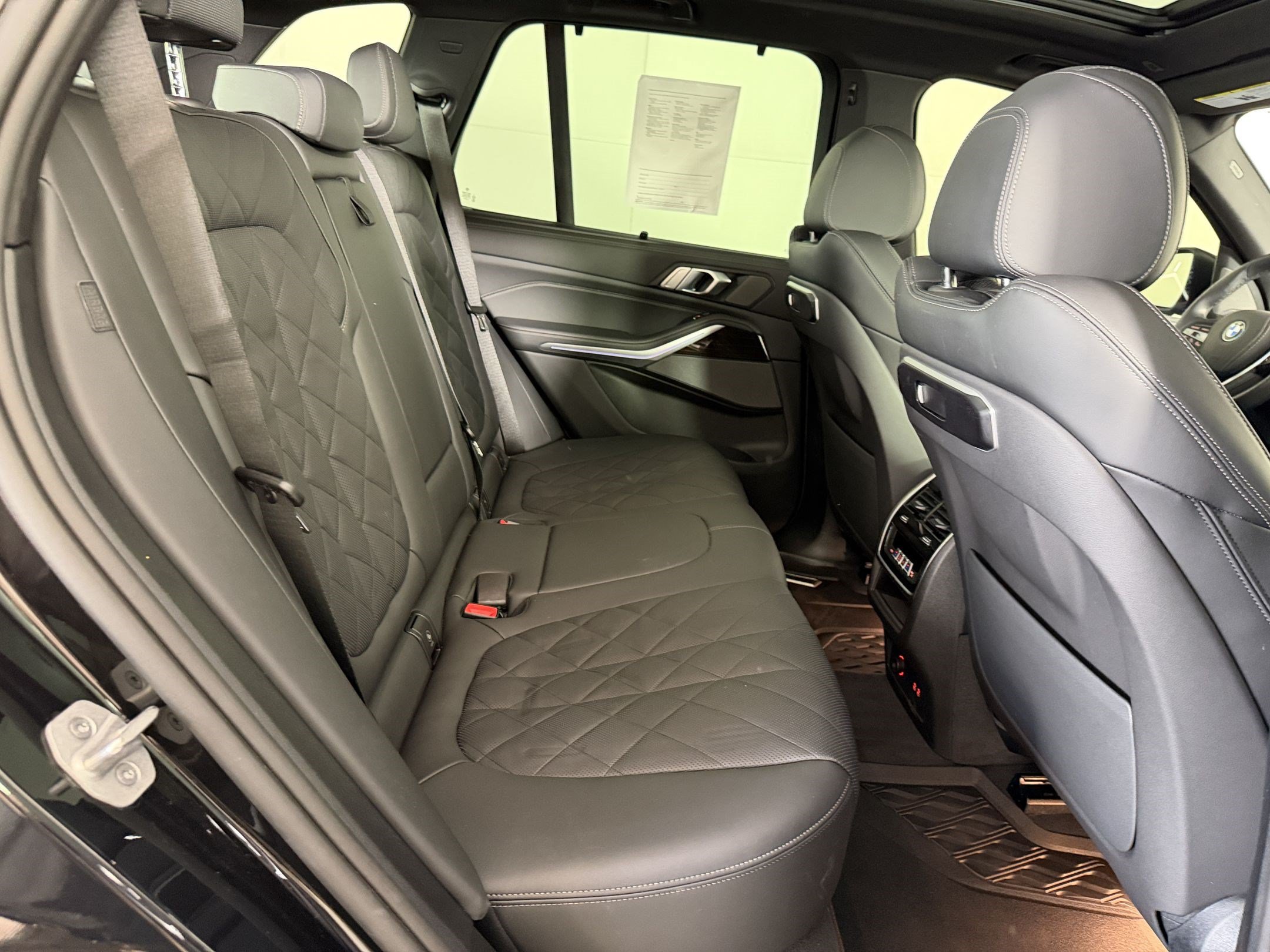 Used 2025 BMW X5 xDrive50e AWD/4WD image 31