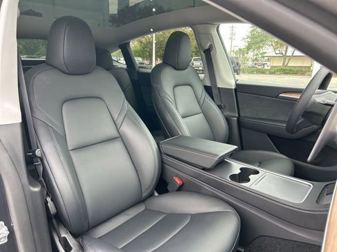 Used 2025 Tesla Model Y Long Range RWD image 37