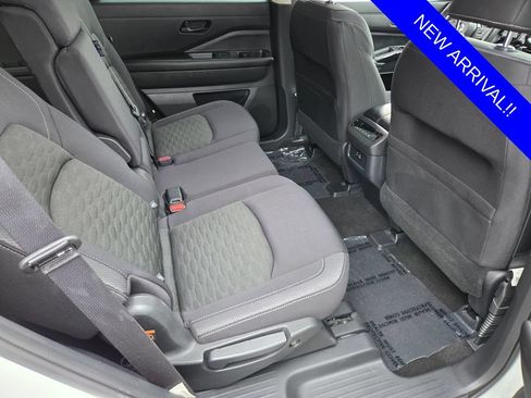 Used 2023 Nissan Pathfinder SV w/ Black Appearance Package FWD image 19