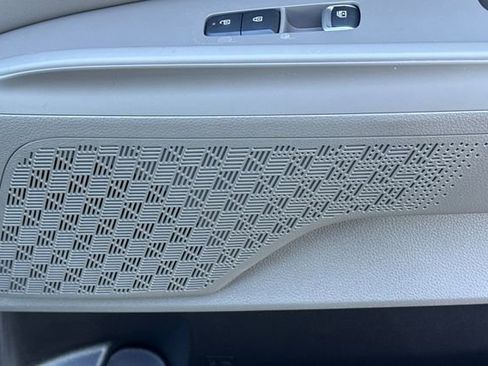 New 2026 Kia Carnival EX FWD image 22