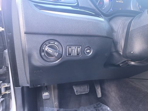 Used 2018 Chrysler 300 S RWD image 13