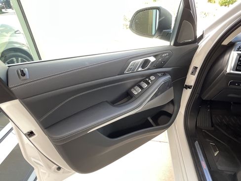 New 2026 BMW X7 xDrive40i w/ Premium Package image 8