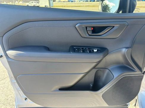 Used 2025 Subaru Forester Premium image 16