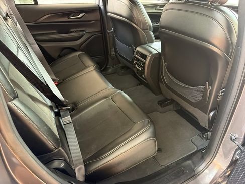 Used 2023 Jeep Grand Cherokee Altitude RWD image 30