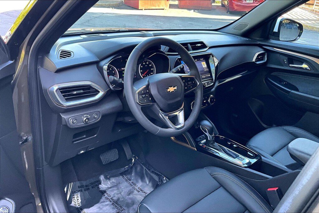 Used 2022 Chevrolet TrailBlazer ACTIV w/ Sun and Liftgate Package FWD image 10