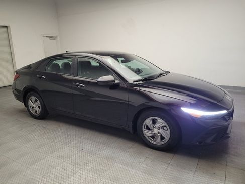 Used 2024 Hyundai Elantra SE FWD image 11