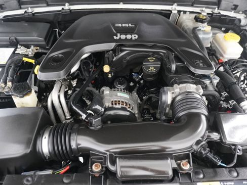 Used 2019 Jeep Wrangler Unlimited Sport S AWD/4WD image 28