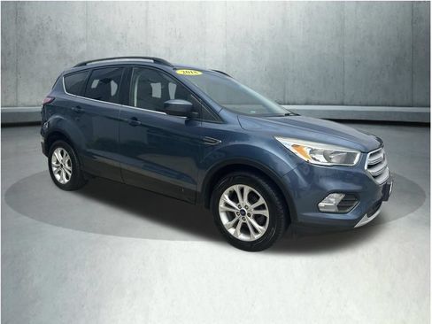 Used 2018 Ford Escape SE w/ SE Sync 3 Package FWD image 9