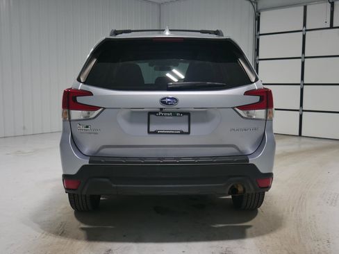Used 2021 Subaru Forester Premium image 6