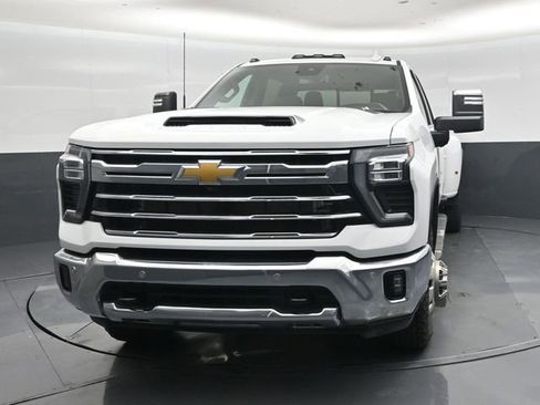 Used 2025 Chevrolet Silverado 3500 LTZ w/ LTZ Plus Package AWD/4WD image 9