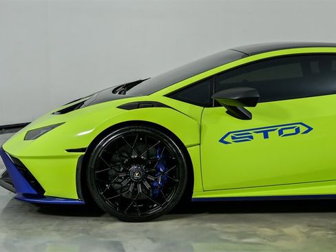 Used 2022 Lamborghini Huracan STO RWD image 7