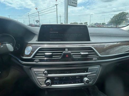 Used 2018 BMW 740i RWD image 10