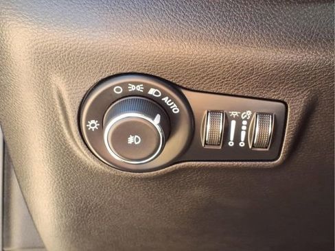Used 2025 Jeep Compass Trailhawk AWD/4WD image 15