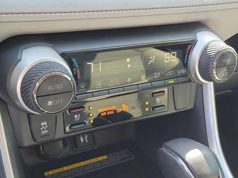 Used 2019 Toyota RAV4 Limited image 30